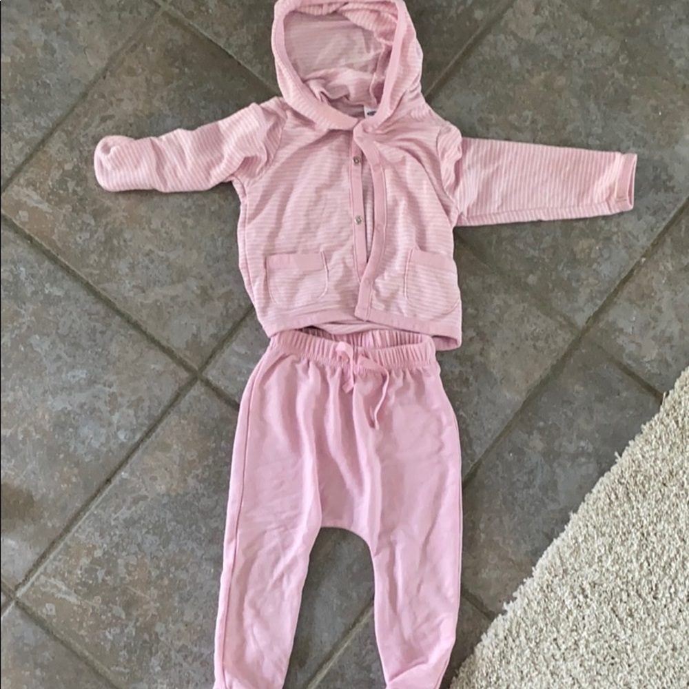 Old navy toddler athletic outfit -12-18 mo